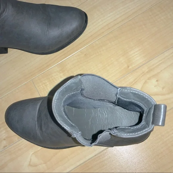Grey Chelsea Boots - Picture 11 of 14